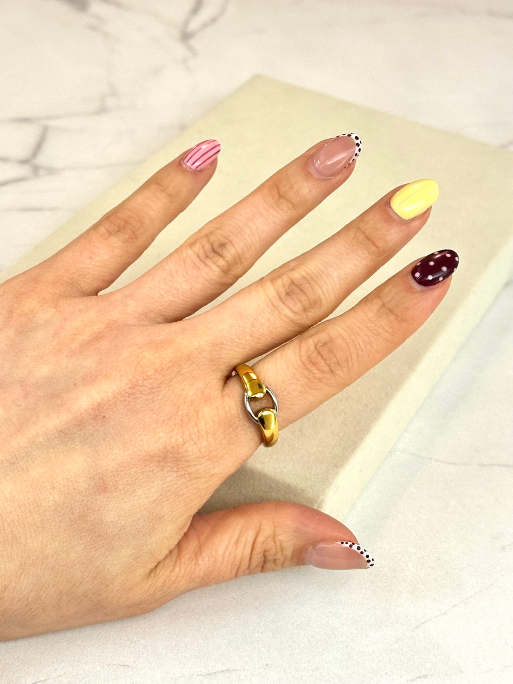 Anillo Capri